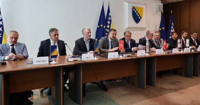 “POLITIČKI CIRKUS: Vlast potpisuje s opozicijom, a Dodik tvrdi: ‘Ne znaju ni kud idu ni šta rade!’”
