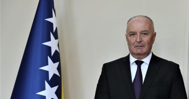 Helez uzvratio šutnji koalicionih partnera: “Zahvaljujem svima što nisu stali uz mene”