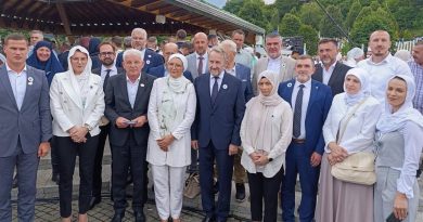 Nasiha Kukuruzović rame uz rame s delegacijom Žena SDA odala počast žrtvama genocida