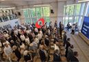 DRŽAVA ZA ČOVJEKA: Vijećnici Naše stranke i SDP-a u stavu mirno dok se pjevala Lijepa naša