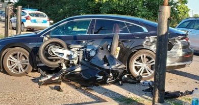 Teška nesreća na putu Brčko – Bijeljina: Motociklista preticao kolonu vozila i udario u automobil