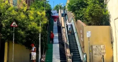 Velika palestinska zastava oslikana na stepenicama u Barseloni