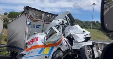 TRAGEDIJA NA AUTOCESTI / Poginula tri člana Hitne pomoći, 18 osoba povrijeđeno u stravičnom sudaru