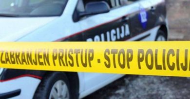 TRAGEDIJA U GRADAČCU: Poginuo vozač mopeda nakon sudara s automobilom