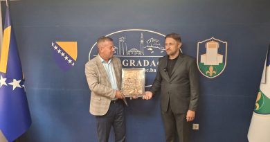 SVEČANI PRIJEM DR. EMIRA DEMIRA KOD GRADONAČELNIKA GRADAČCA